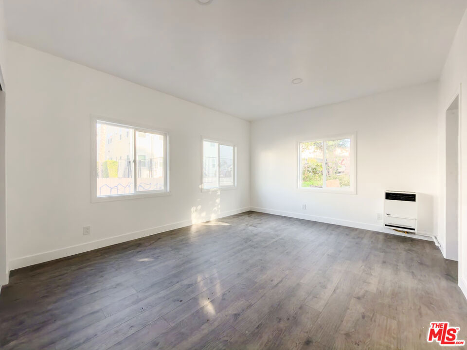 908 S Normandie Avenue - Photo 9