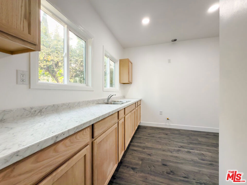 908 S Normandie Avenue - Photo 13