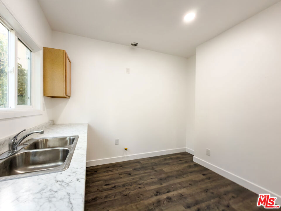 908 S Normandie Avenue - Photo 14