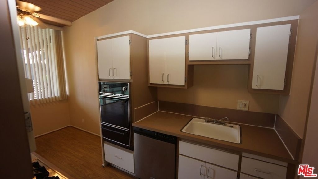 11133 Rose Avenue - Photo 14