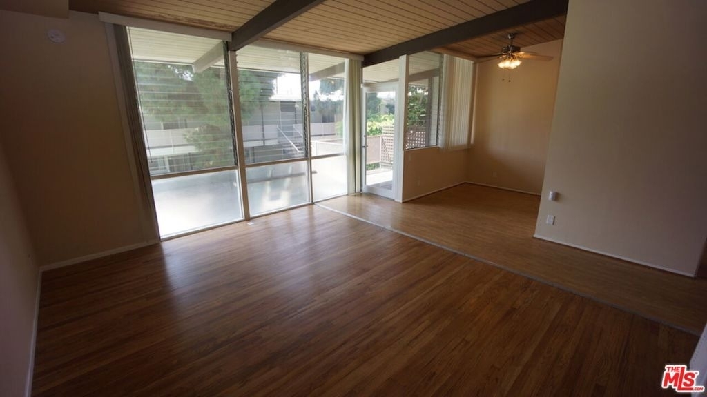 11133 Rose Avenue - Photo 8