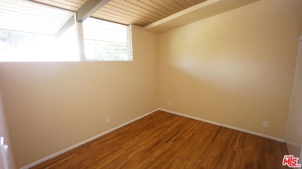 11133 Rose Avenue - Photo 3