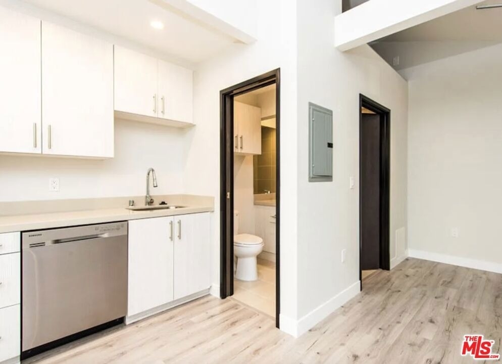 483 Washington Boulevard - Photo 5