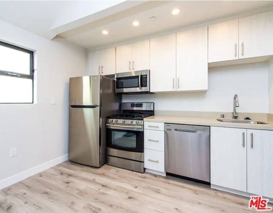 483 Washington Boulevard - Photo 6