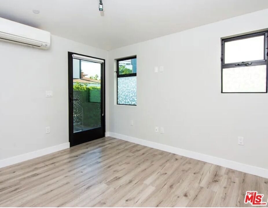 483 Washington Boulevard - Photo 9