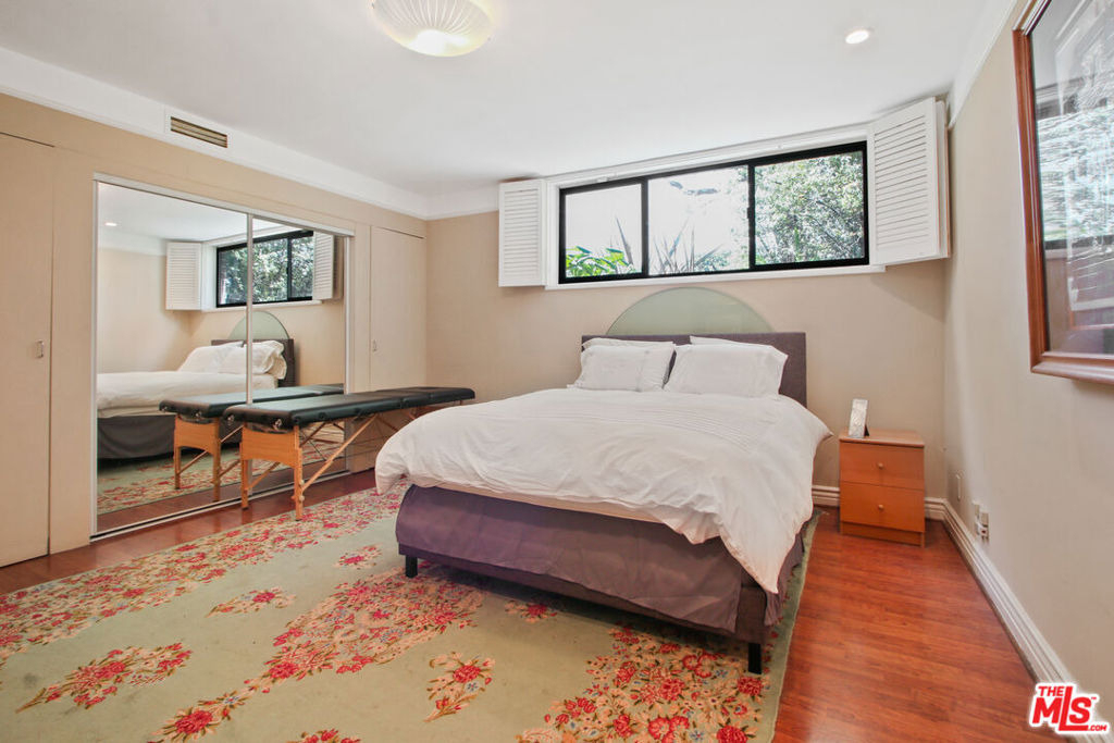 9303 Burton Way - Photo 18
