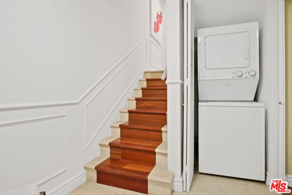 9303 Burton Way - Photo 21