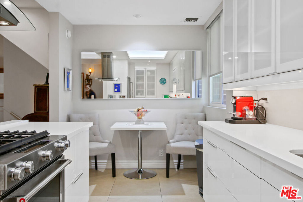 9303 Burton Way - Photo 3