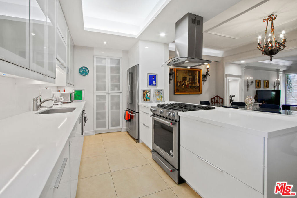 9303 Burton Way - Photo 2