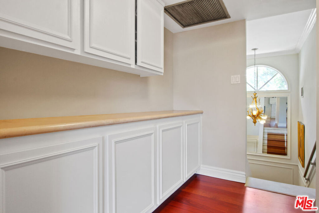 9303 Burton Way - Photo 16