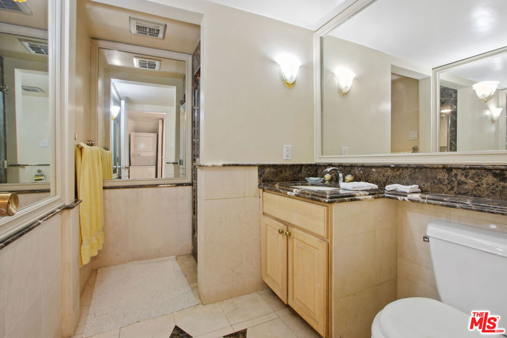 9303 Burton Way - Photo 19