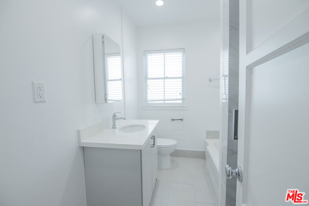 8563 Holloway Drive - Photo 5