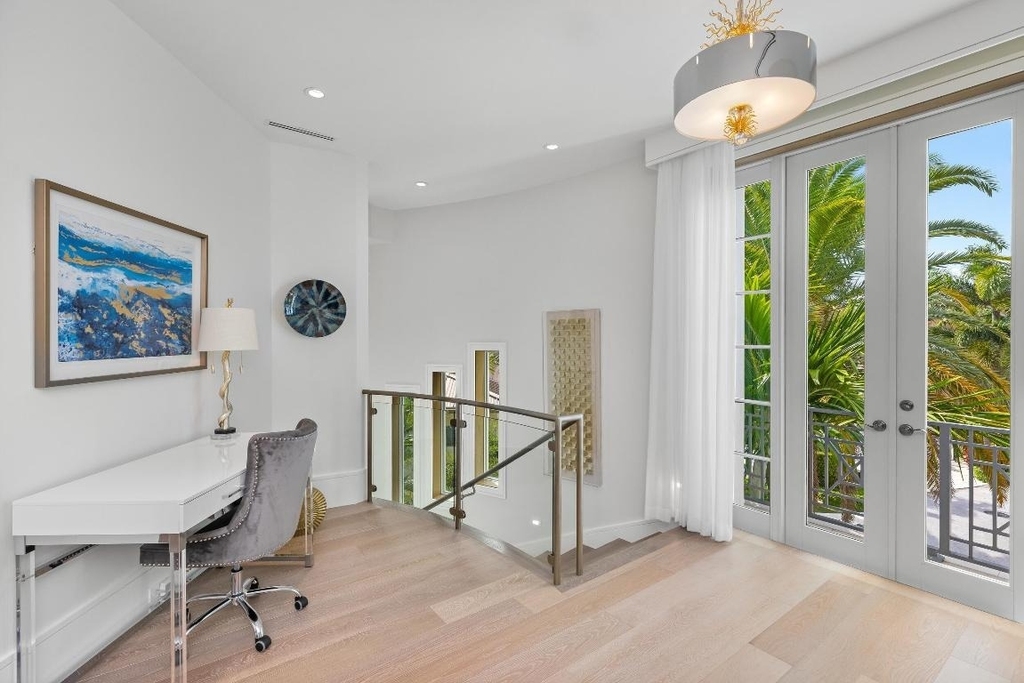 863 Enfield Street - Photo 34