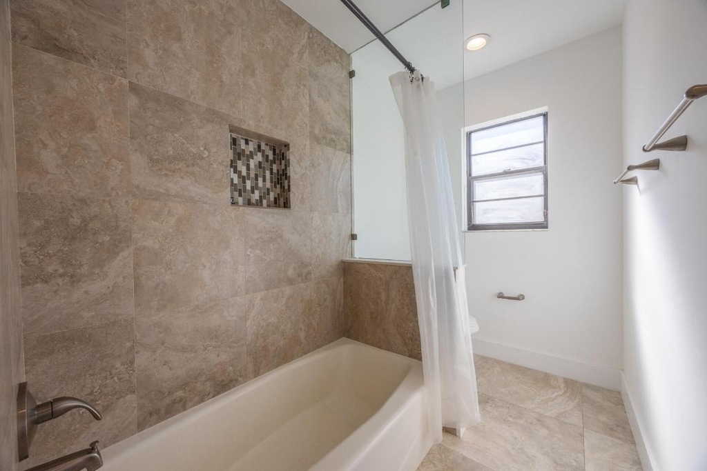 22352 Martella Avenue - Photo 10