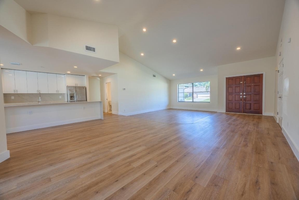 22352 Martella Avenue - Photo 18