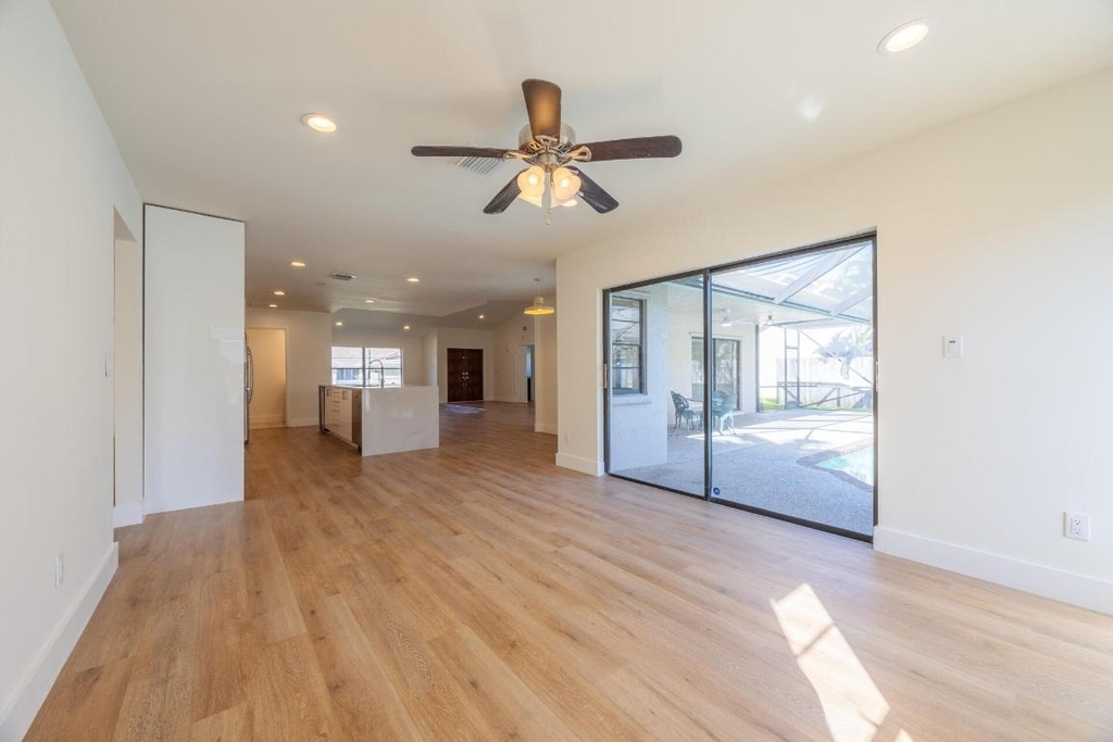 22352 Martella Avenue - Photo 14