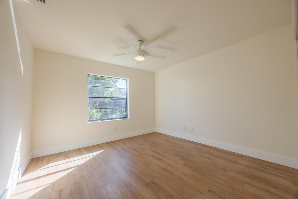 22352 Martella Avenue - Photo 11
