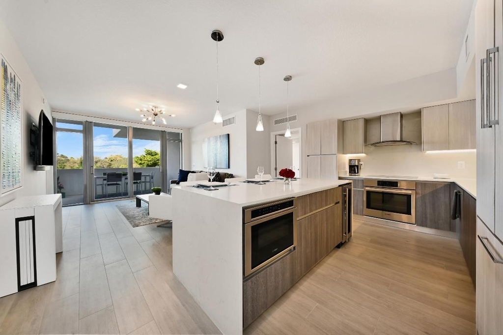 111 Se 1st Avenue - Photo 2