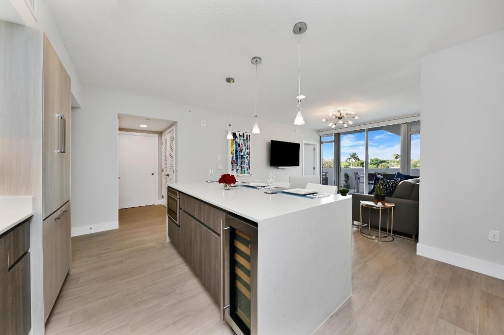 111 Se 1st Avenue - Photo 3