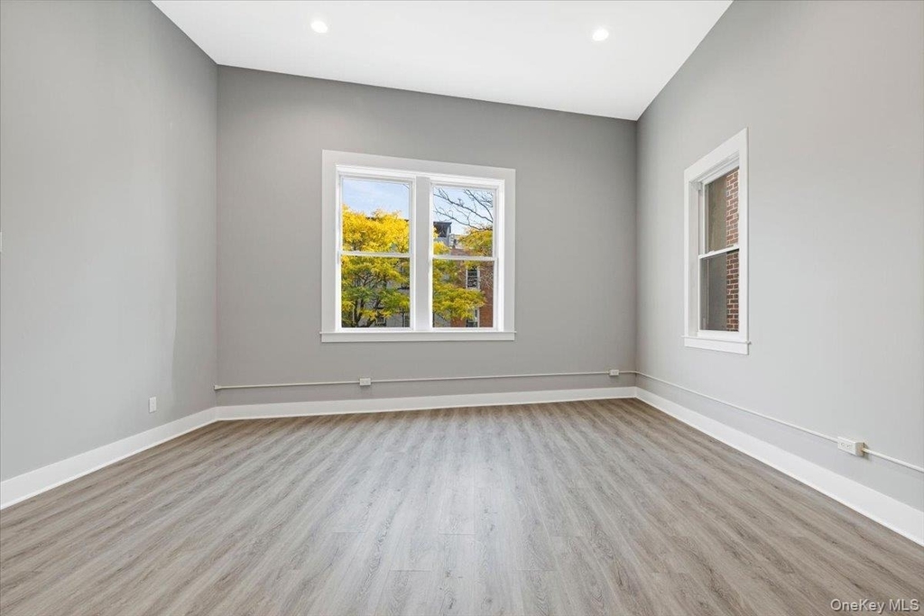 47 Beekman Avenue - Photo 5