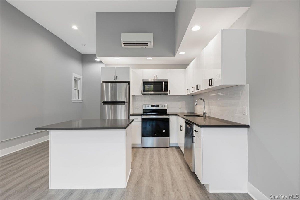47 Beekman Avenue - Photo 1
