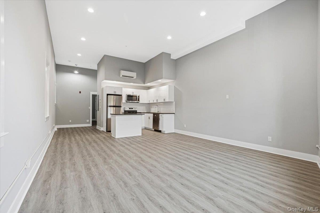 47 Beekman Avenue - Photo 3