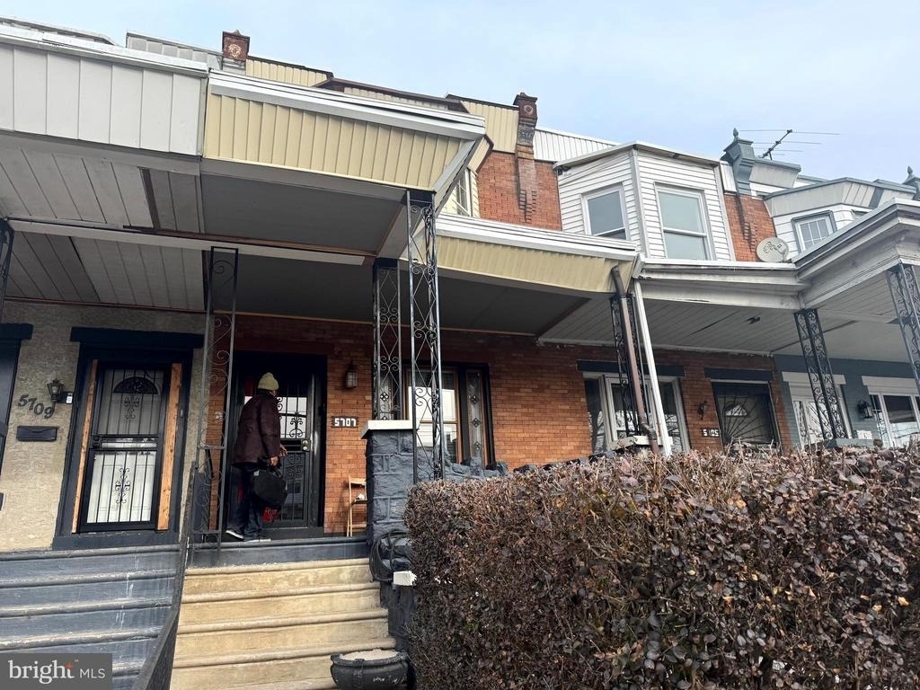 5707 Lansdowne Avenue - Photo 0