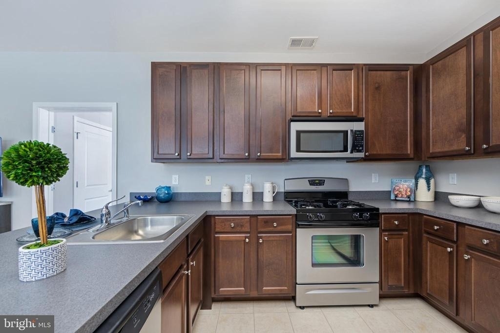 198 Camelot Court - Photo 1