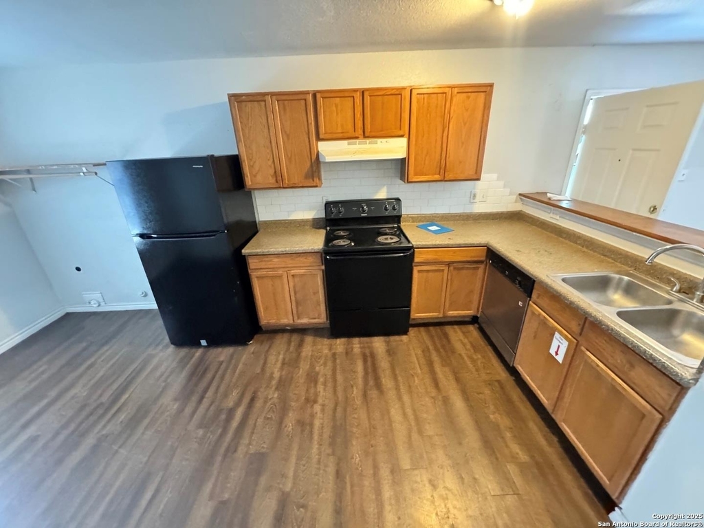 830 W Hutchins Pl - Photo 2