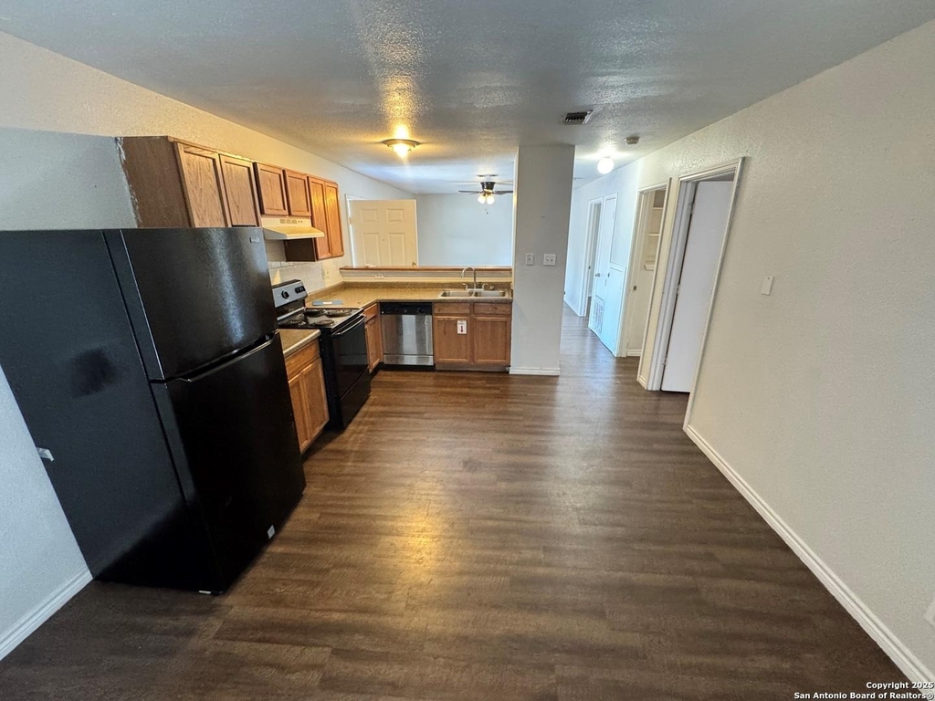830 W Hutchins Pl - Photo 4