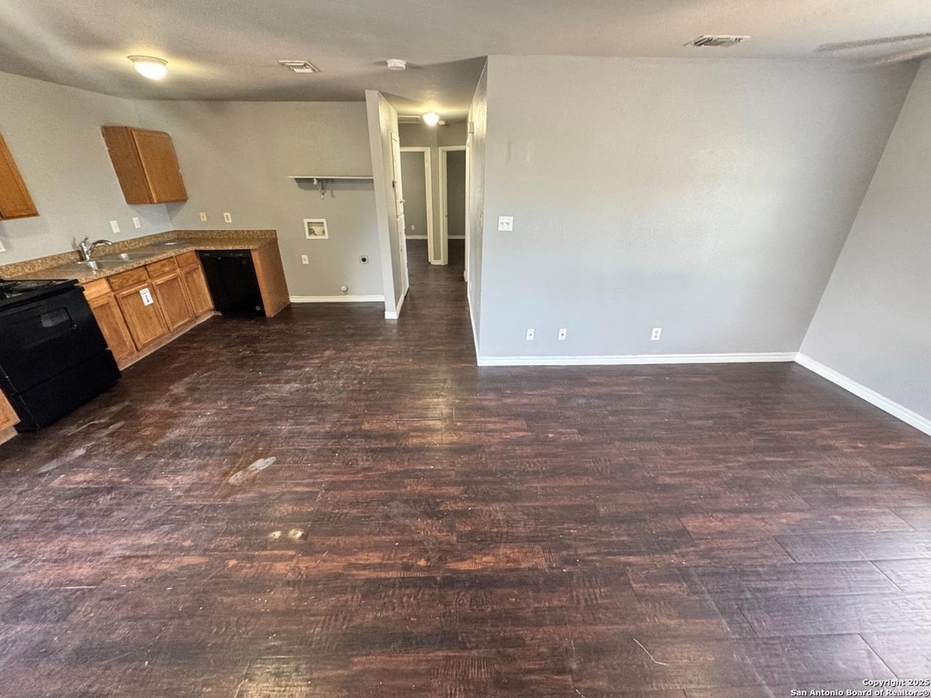830 W Hutchins Pl - Photo 1
