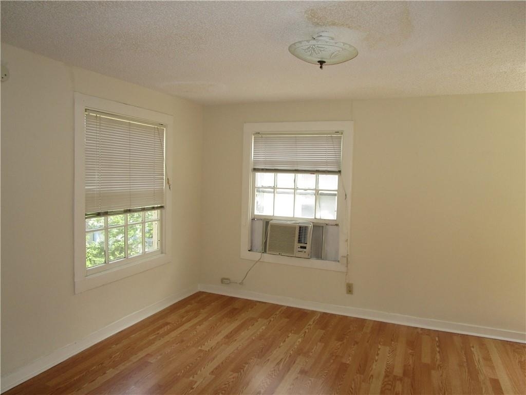 908 W 22nd St - Photo 2