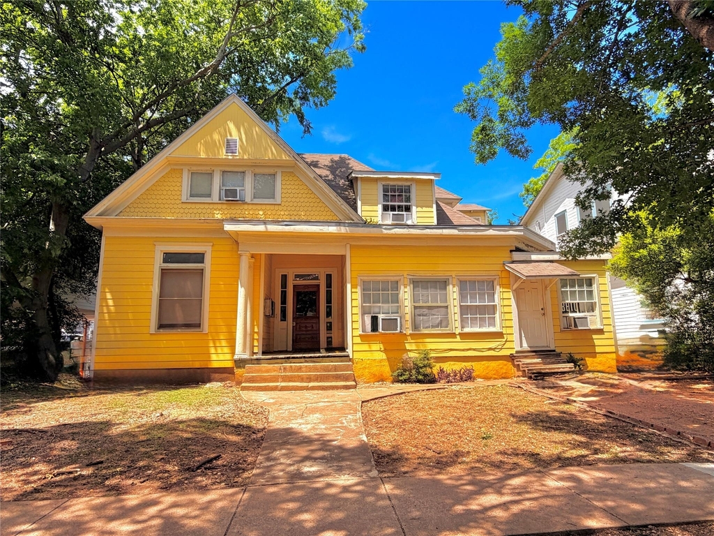 908 W 22nd St - Photo 1