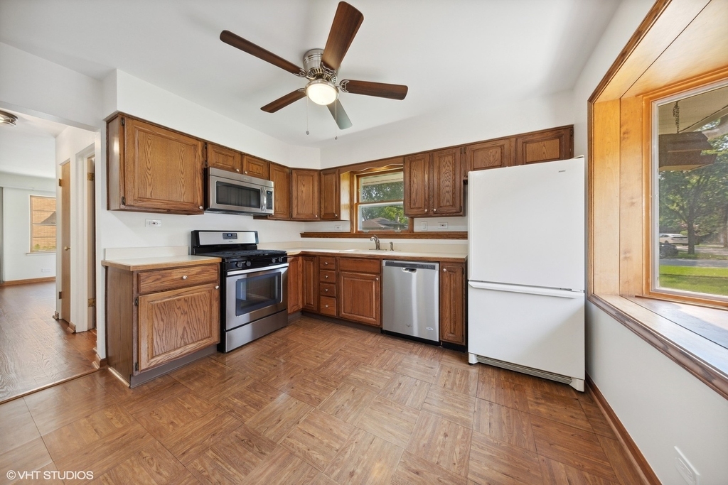 724 Barnsdale Road - Photo 3