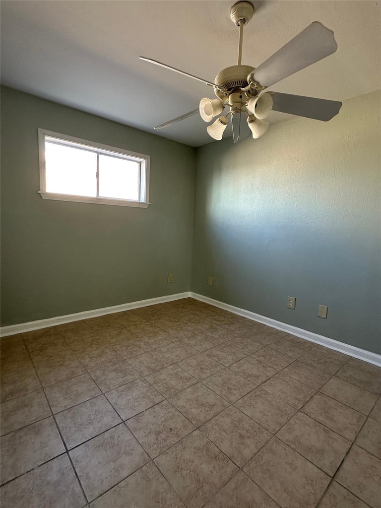 516 Holiday Drive - Photo 10