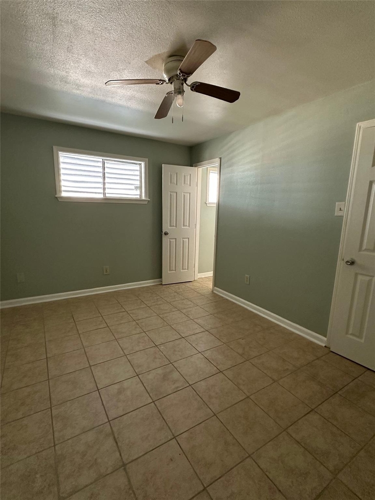 516 Holiday Drive - Photo 15