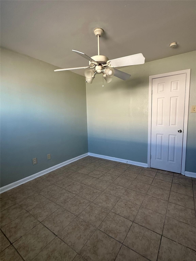516 Holiday Drive - Photo 11