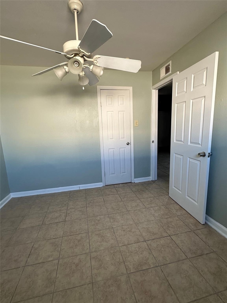 516 Holiday Drive - Photo 12