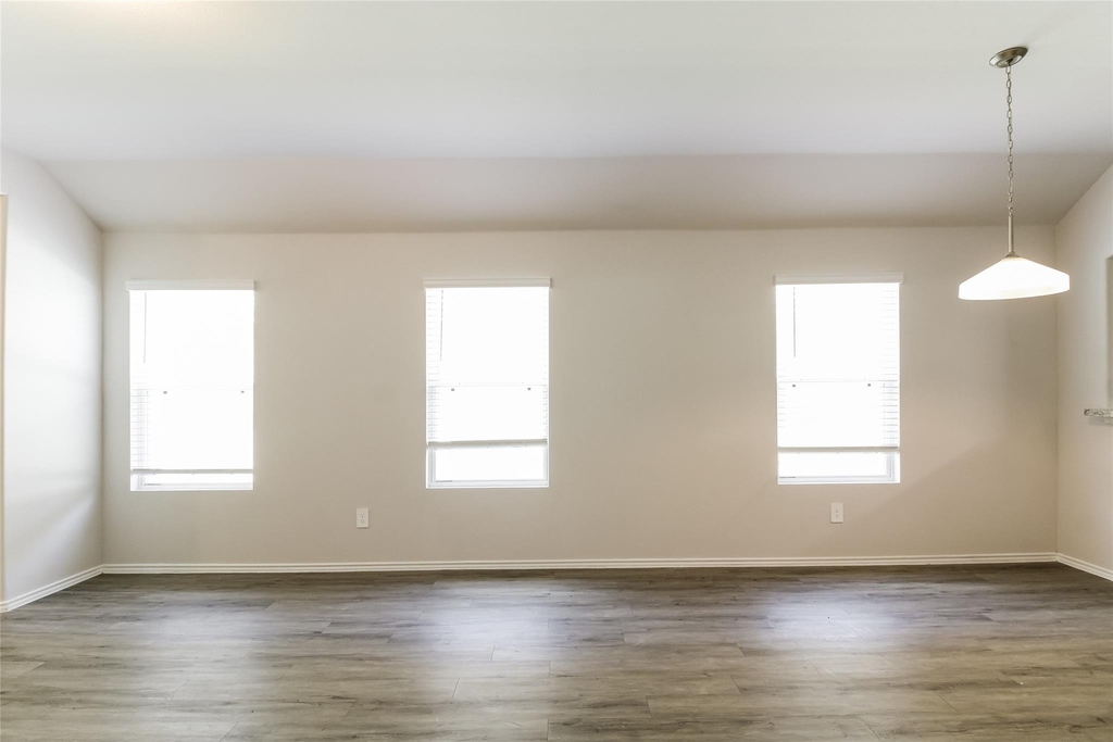 2528 Shad Drive - Photo 3