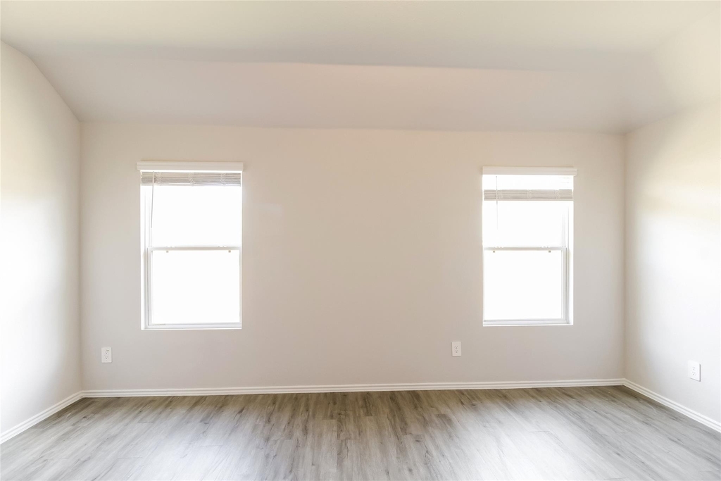 2528 Shad Drive - Photo 5