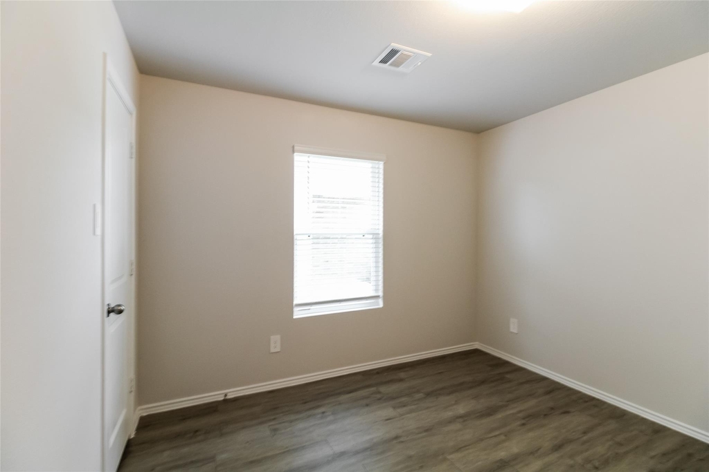 2528 Shad Drive - Photo 9