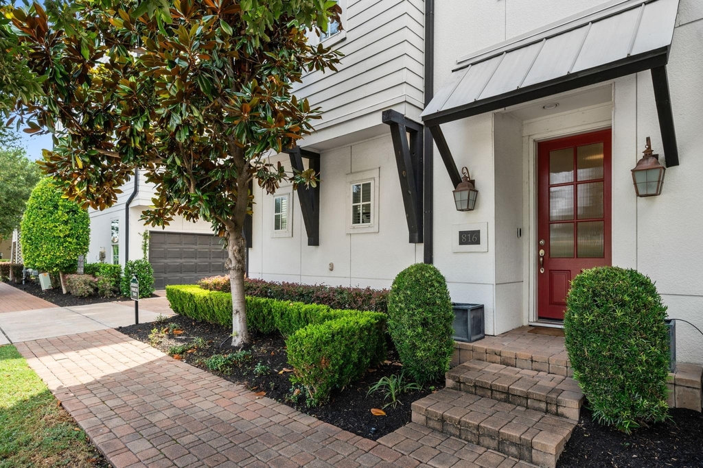 816 Ennis Street - Photo 1
