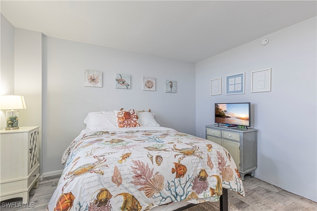 320 Seaview Court - Photo 18