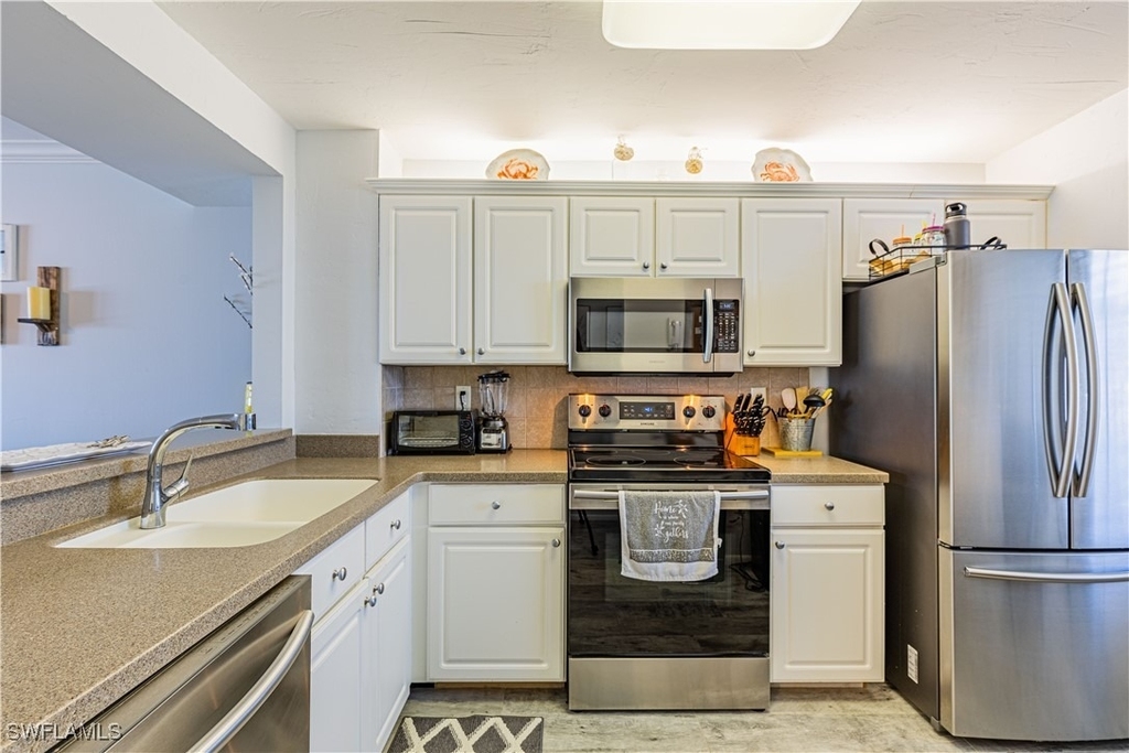 320 Seaview Court - Photo 11