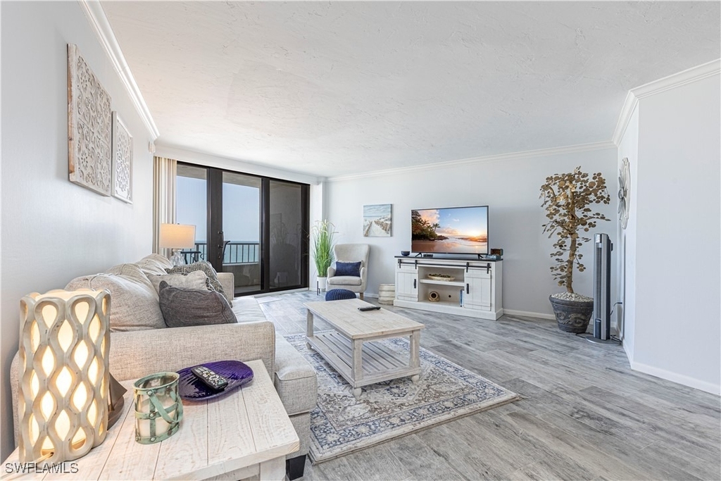 320 Seaview Court - Photo 6