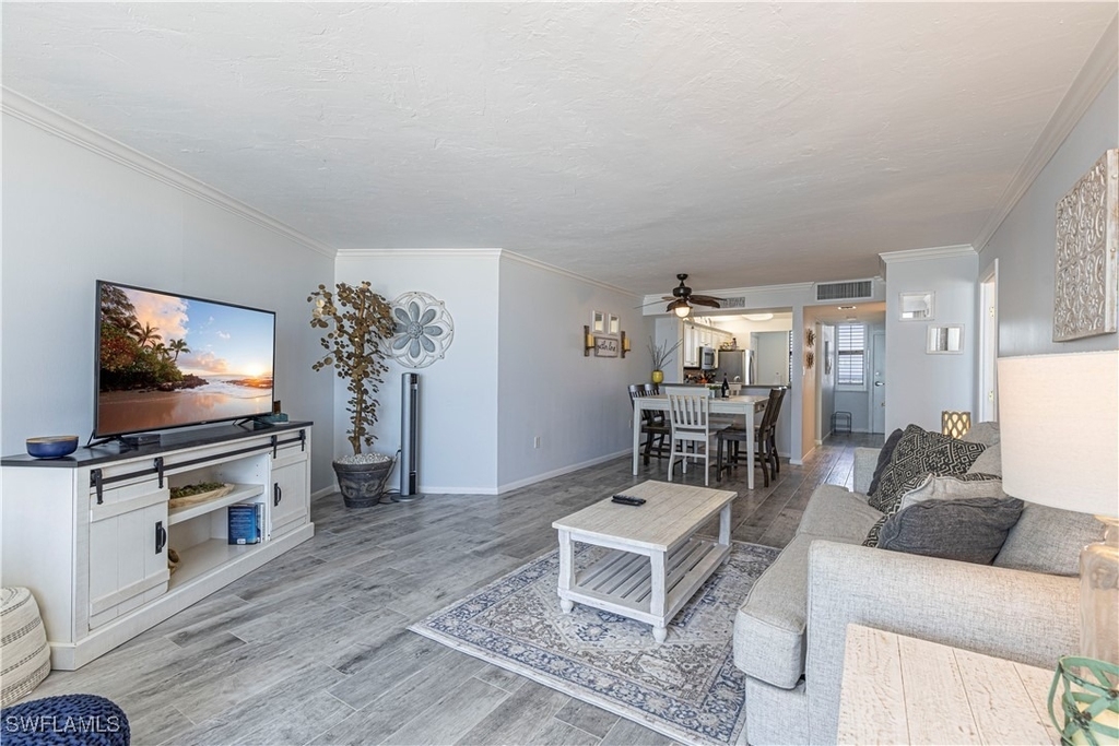 320 Seaview Court - Photo 5
