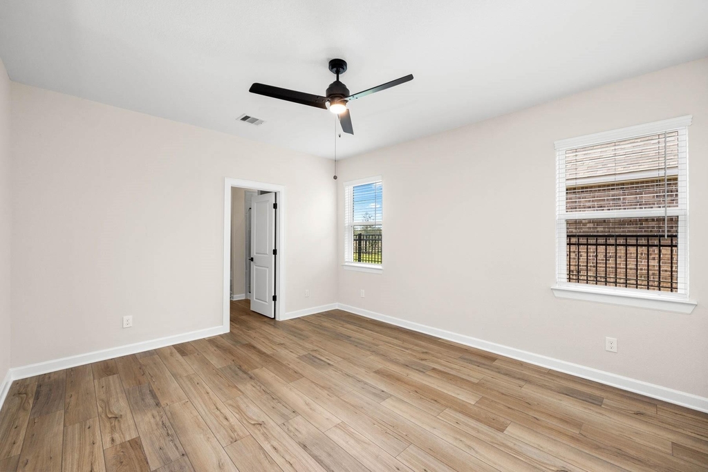 3033 Sorrento Hill Drive - Photo 3