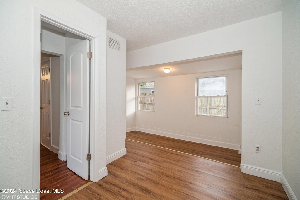2154 Henry Street Ne - Photo 14