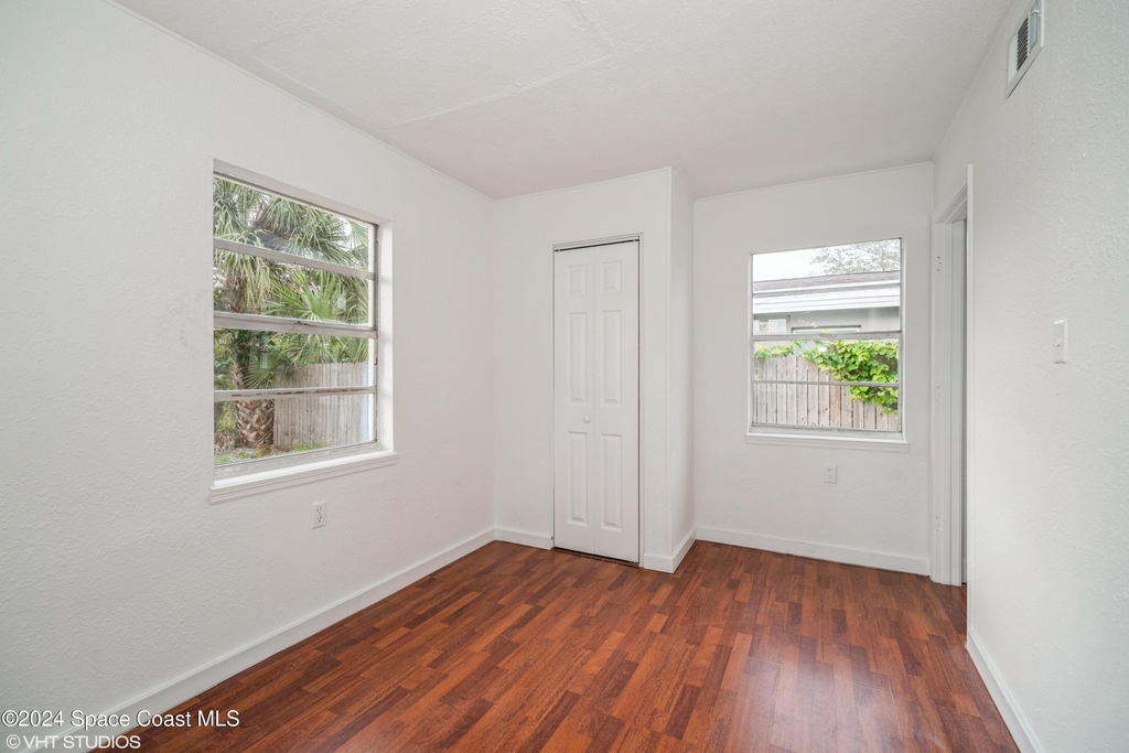 2154 Henry Street Ne - Photo 11