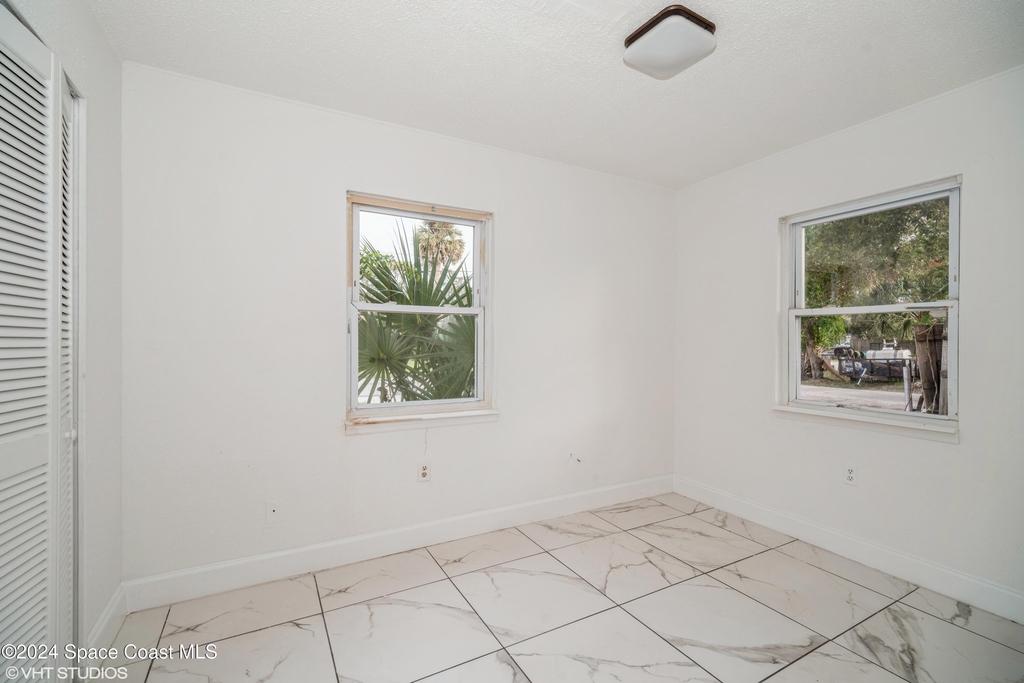 2154 Henry Street Ne - Photo 12